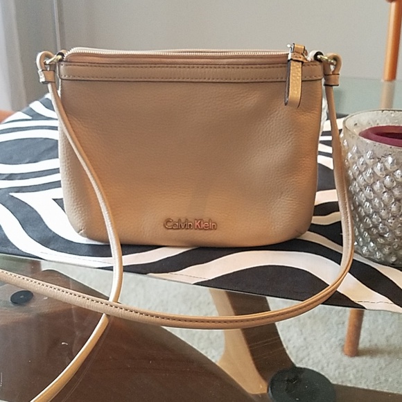 Beautiful small tan leather bag by Calvin Klein - Picture 1 of 4